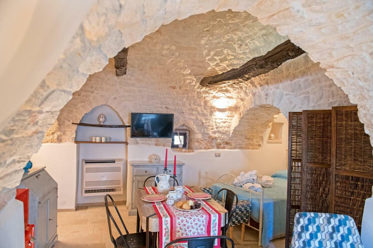 Domangi Trullo Antonio Holiday home *